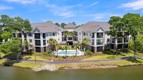 Photo of 1479 Long Grove Drive #208, Mount Pleasant, SC 29464 (MLS # 26010674)