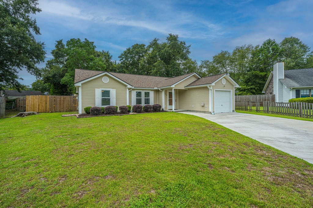 Photo of 103 Felicia Court, Summerville, SC 29486 (MLS # 26021527)