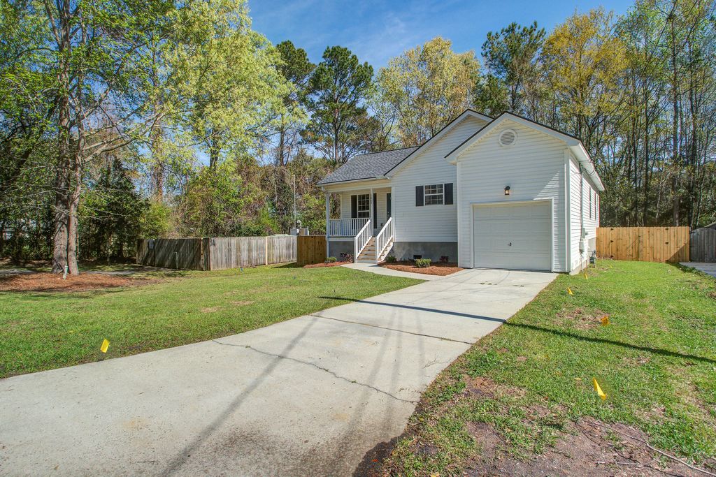 Photo of 1664 Pierpont Avenue, Charleston, SC 29414 (MLS # 26012845)