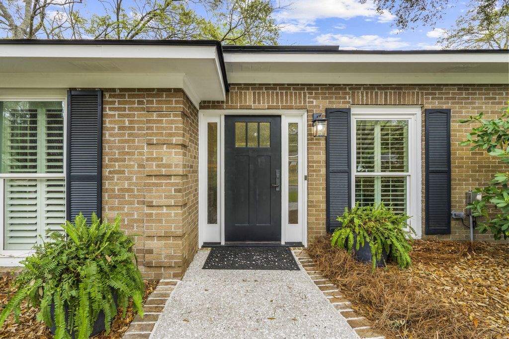 Photo of 826 Osullivan Drive, Mount Pleasant, SC 29464 (MLS # 26008953)