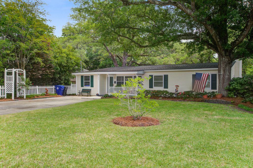 Photo of 344 Lantana Drive, Charleston, SC 29407 (MLS # 25026236)