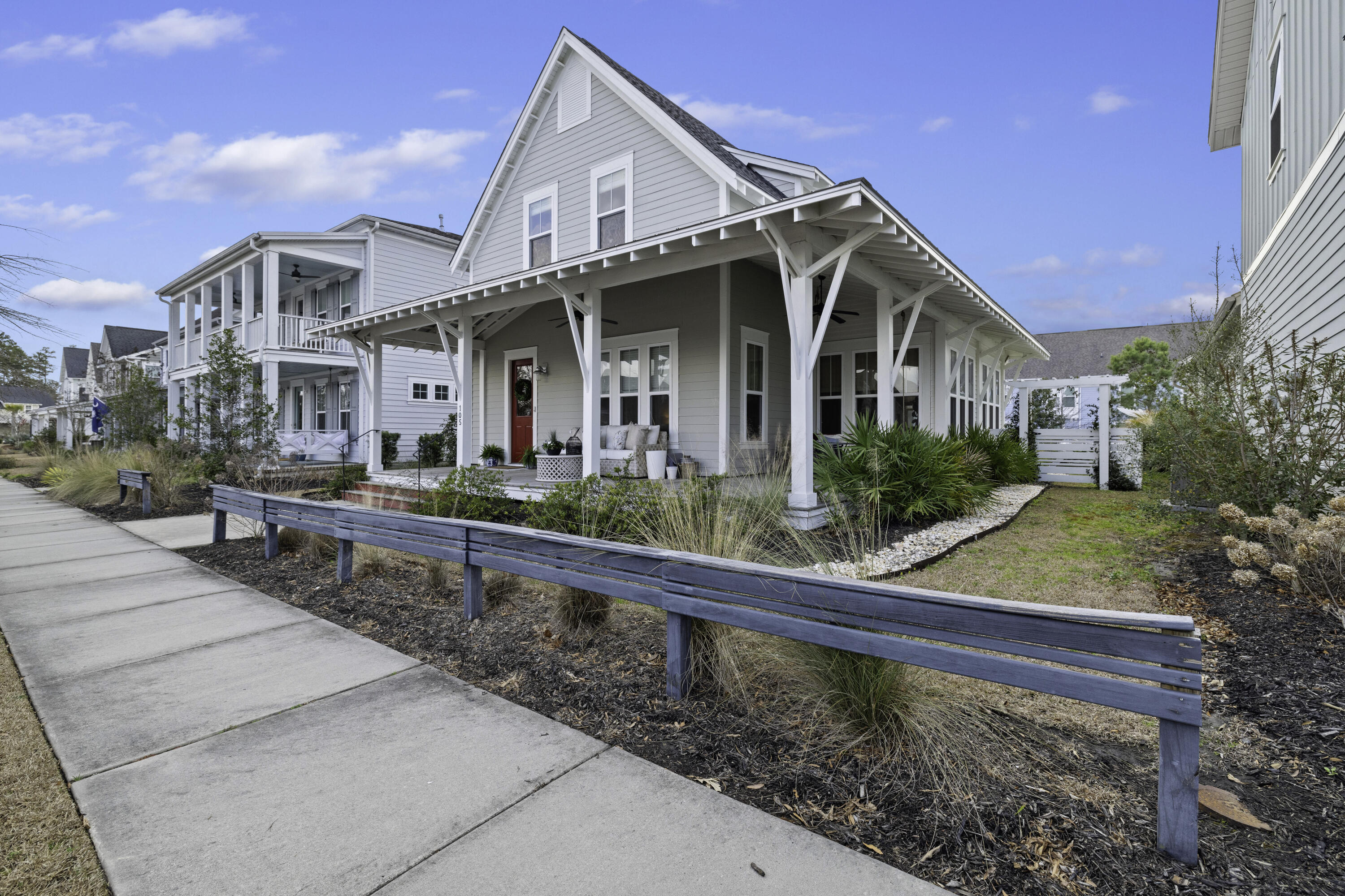 105 Bright Leaf Loop