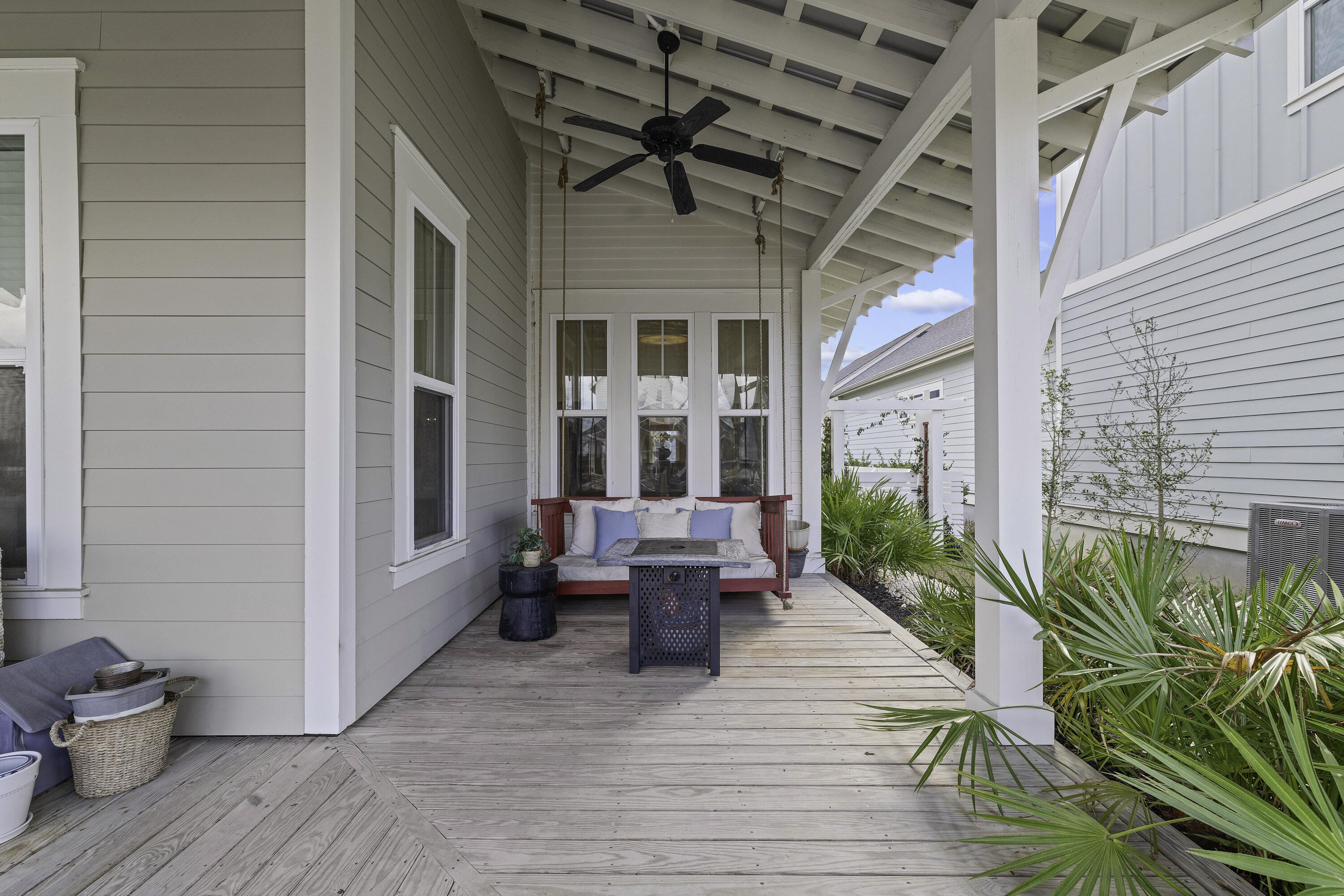 105 Bright Leaf Loop