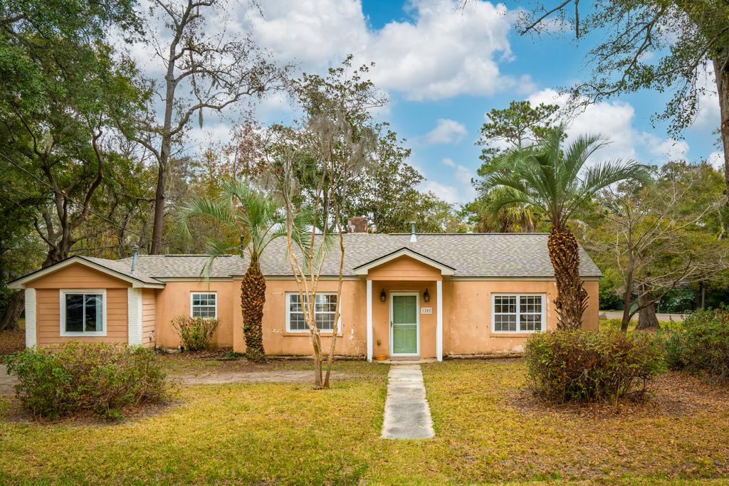 Photo of 1202 Macqueen Avenue, Charleston, SC 29407 (MLS # 25031608)