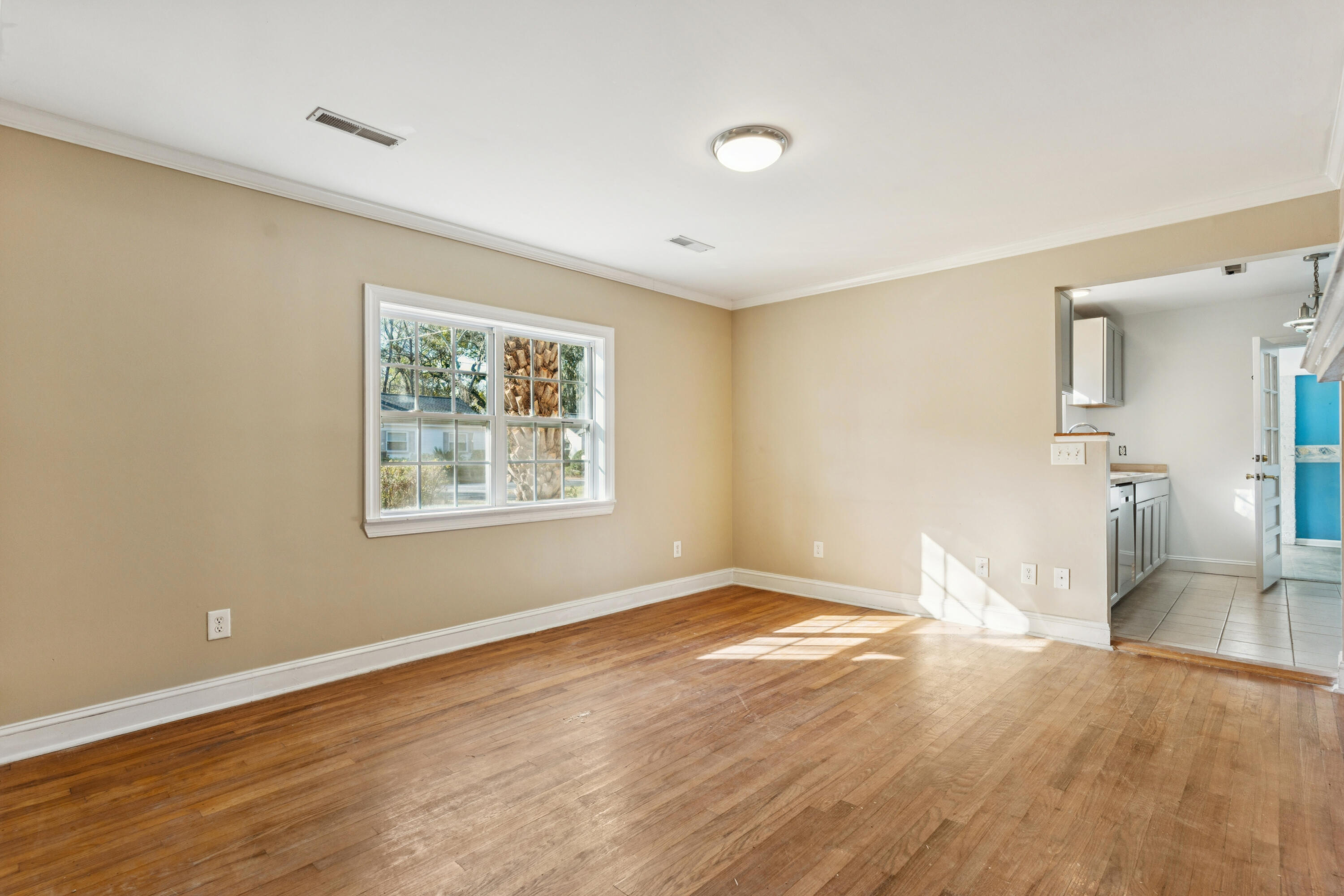 1202 Macqueen Avenue