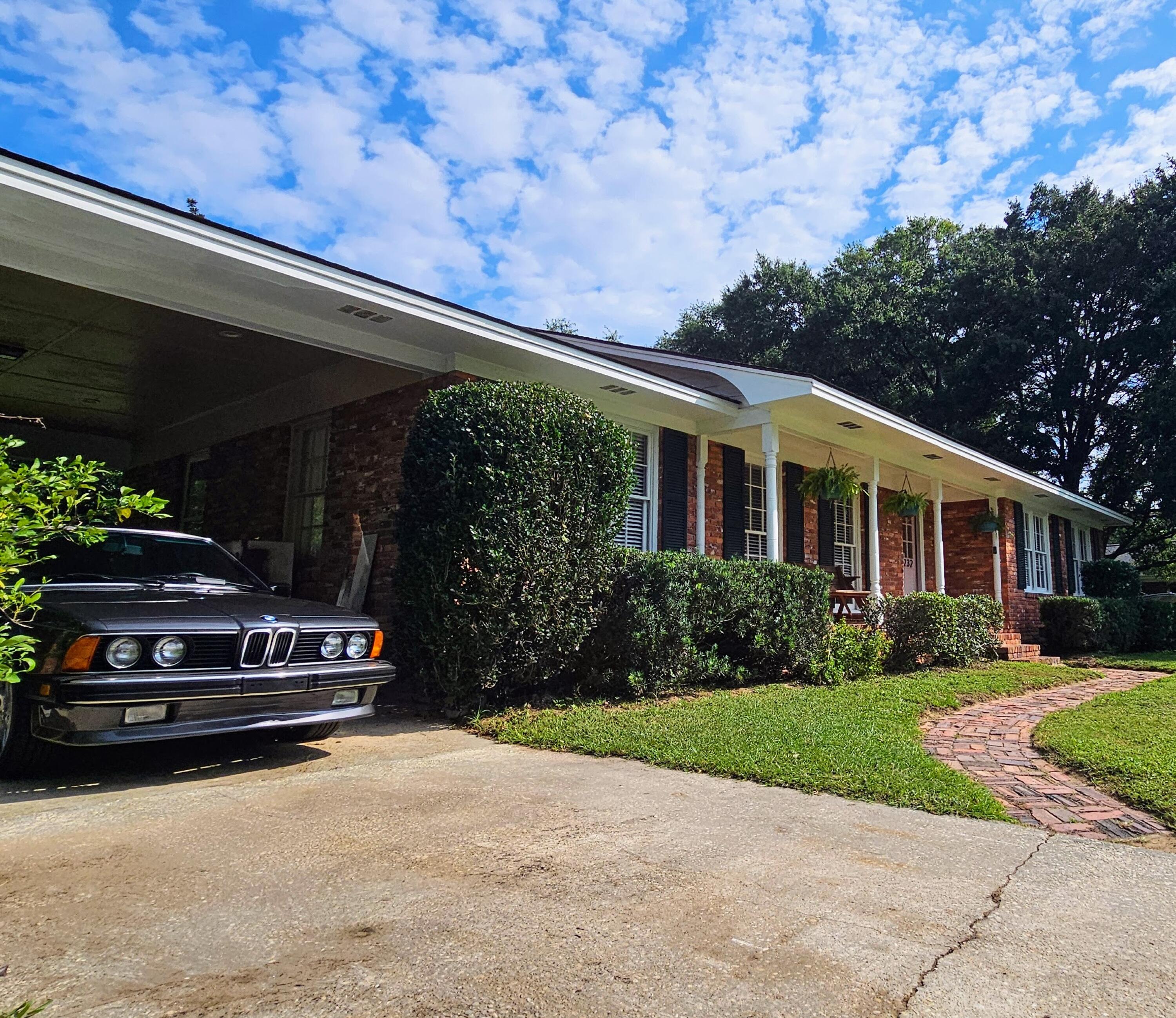 1232 W Capers Road