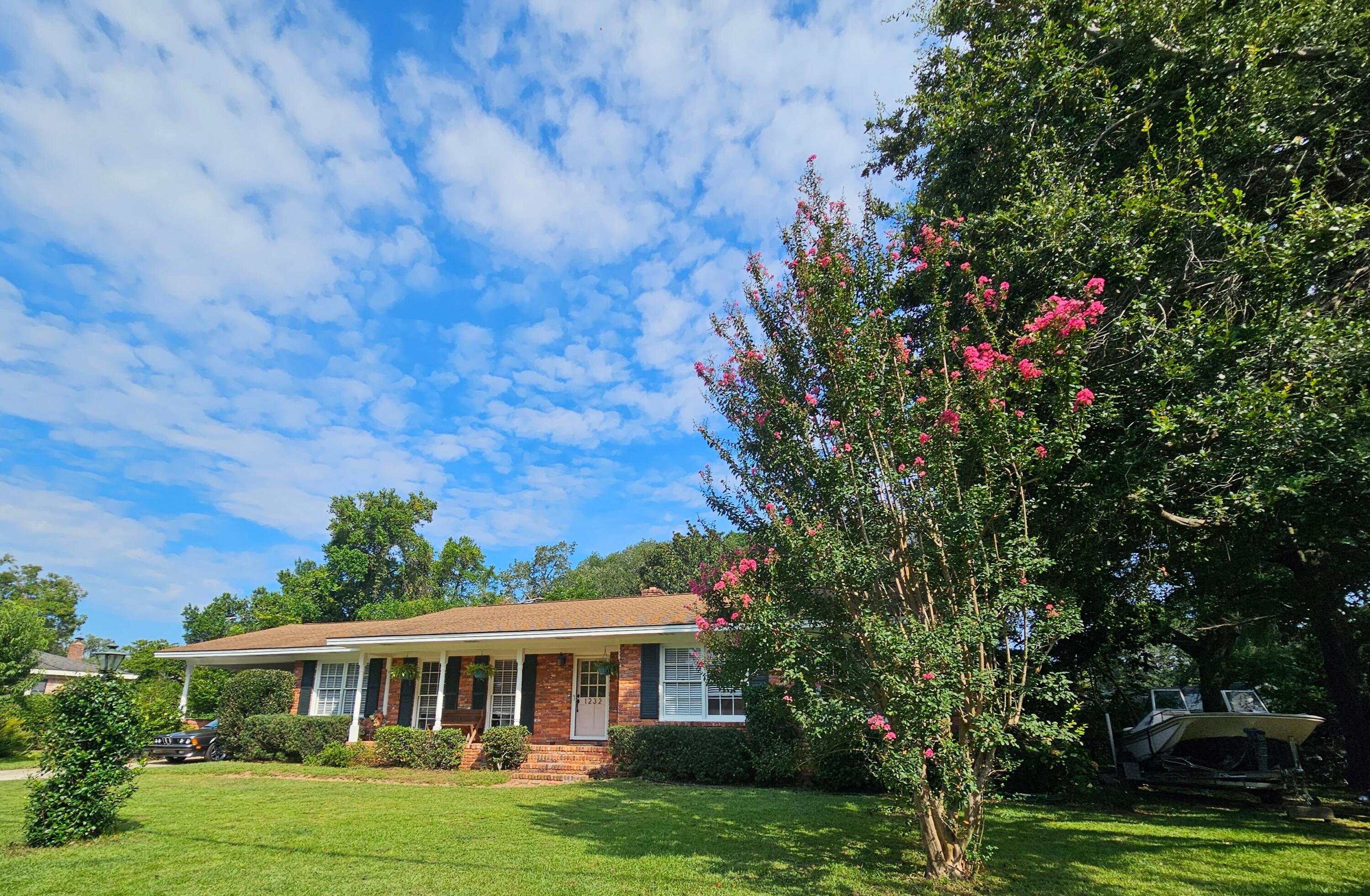 1232 W Capers Road