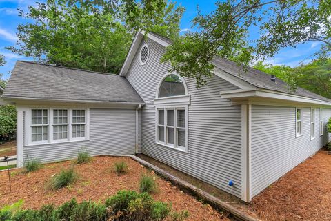 A home in North Charleston