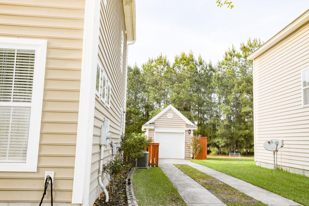 Photo of 196 Avonshire Drive, Summerville, SC 29483 (MLS # 26013294)
