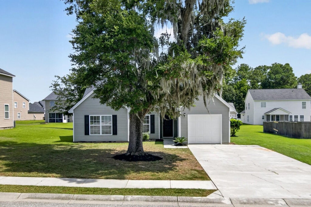 Photo of 425 Watershed Drive, Goose Creek, SC 29445 (MLS # 26021371)