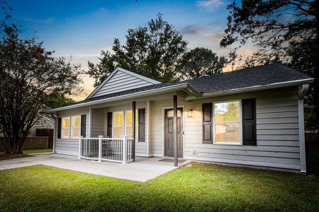 Photo of 1135 Bellwood Road, Charleston, SC 29412 (MLS # 25024965)