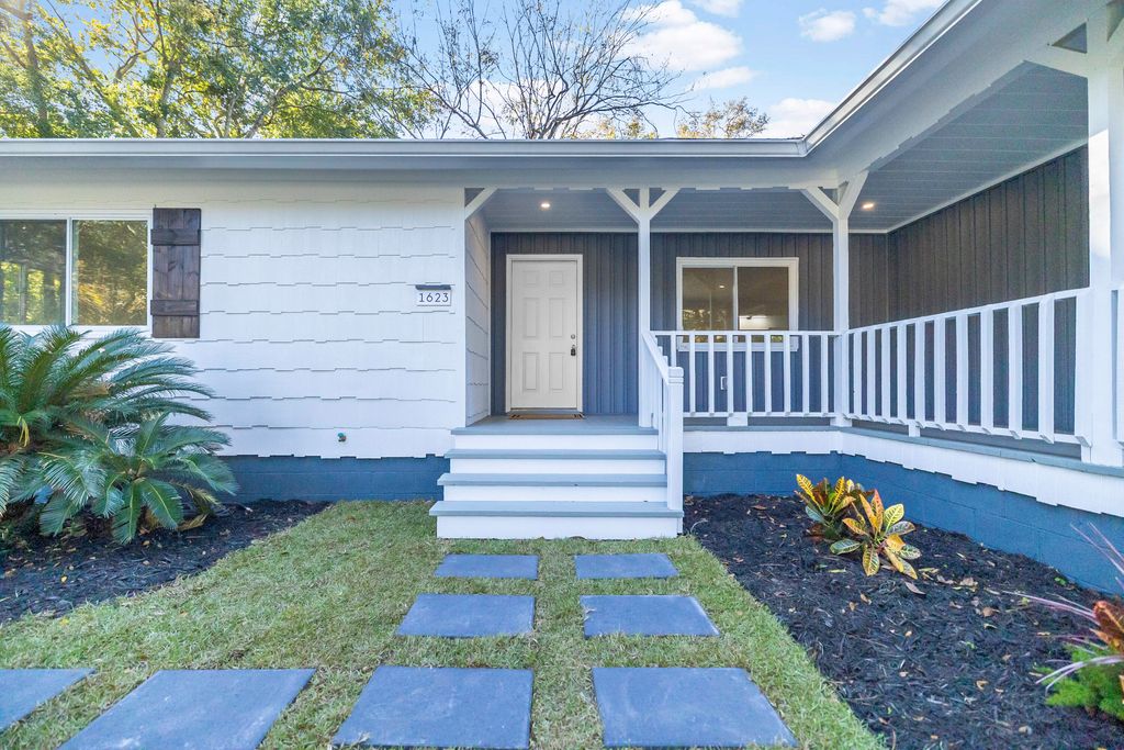 Photo of 1623 Pineview Road, Charleston, SC 29407 (MLS # 25029356)