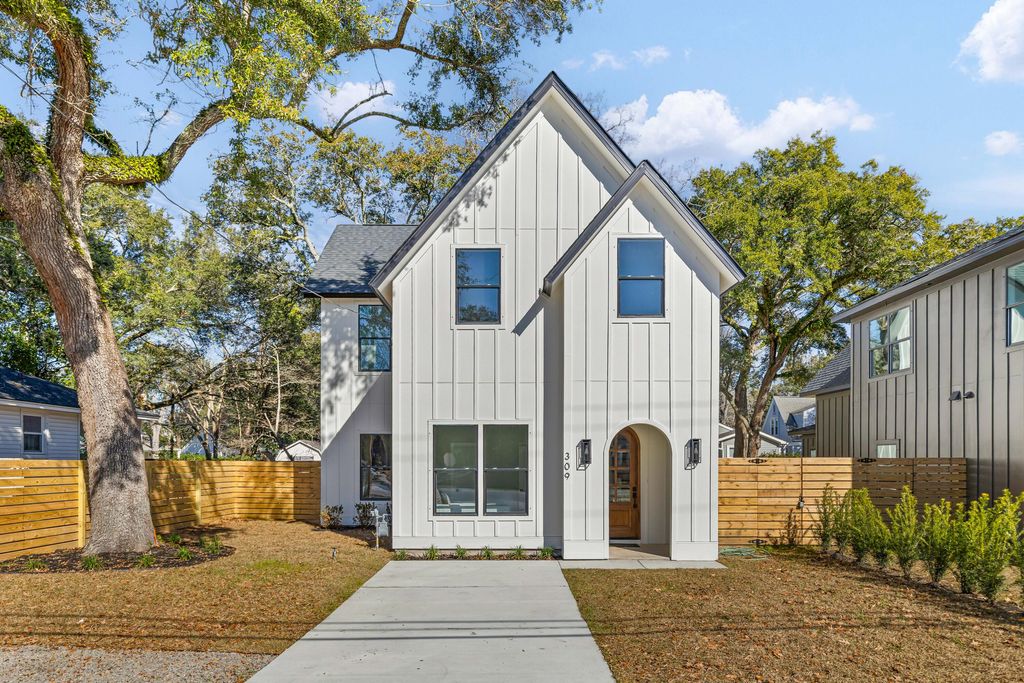 Photo of 309 Magnolia Road, Charleston, SC 29407 (MLS # 26000362)