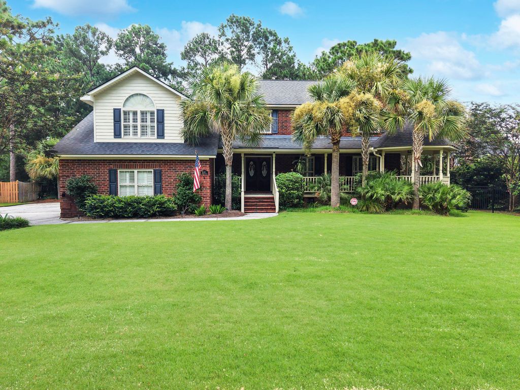 Photo of 102 Castle Harbor Drive, Summerville, SC 29483 (MLS # 26002353)