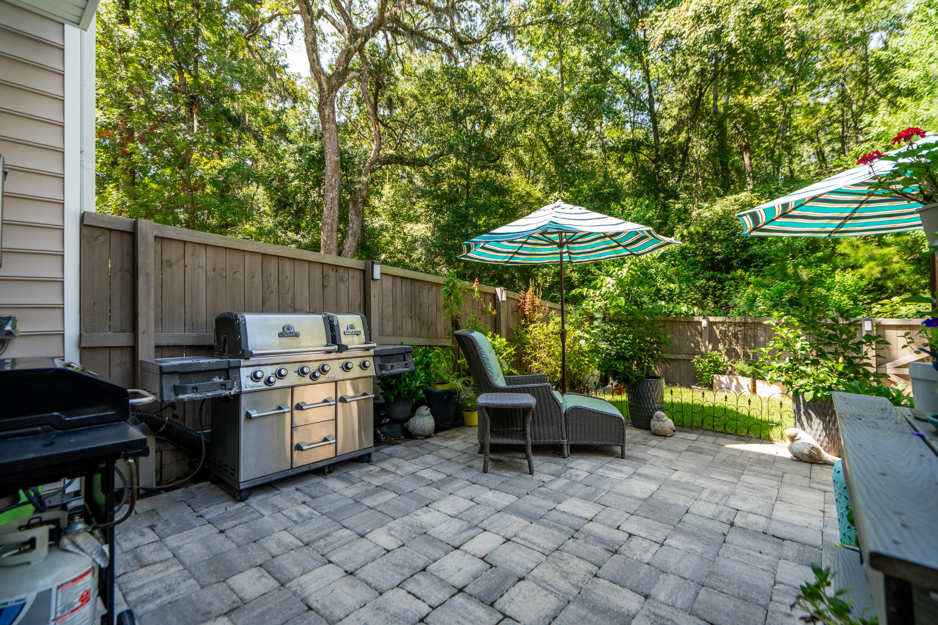 147 Claret Cup Way