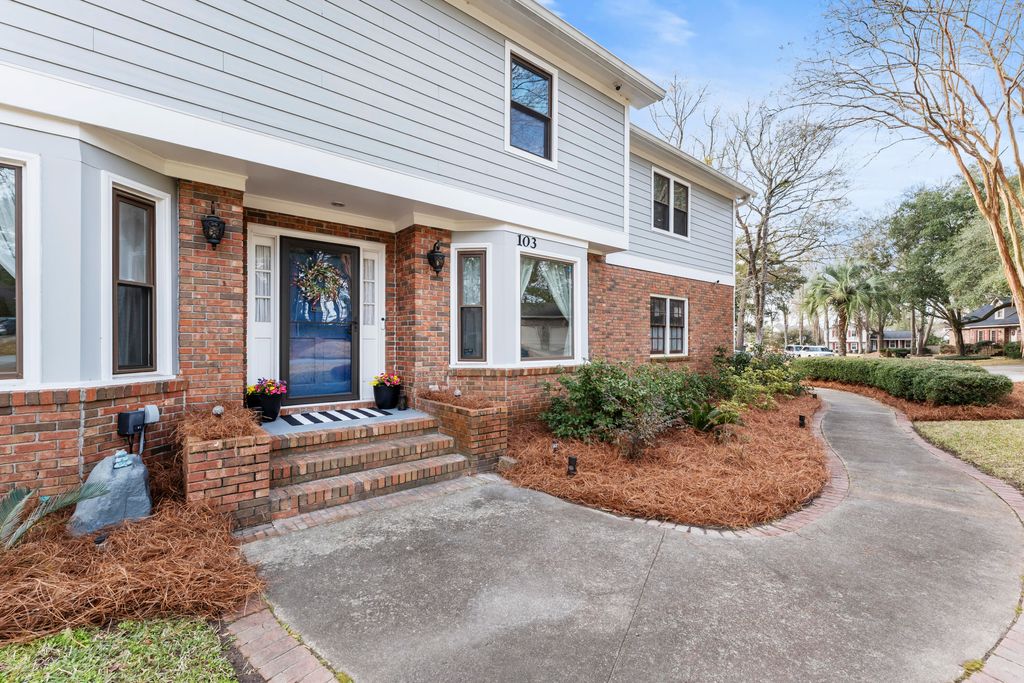 Photo of 103 Endicott Street, Summerville, SC 29485 (MLS # 26003036)