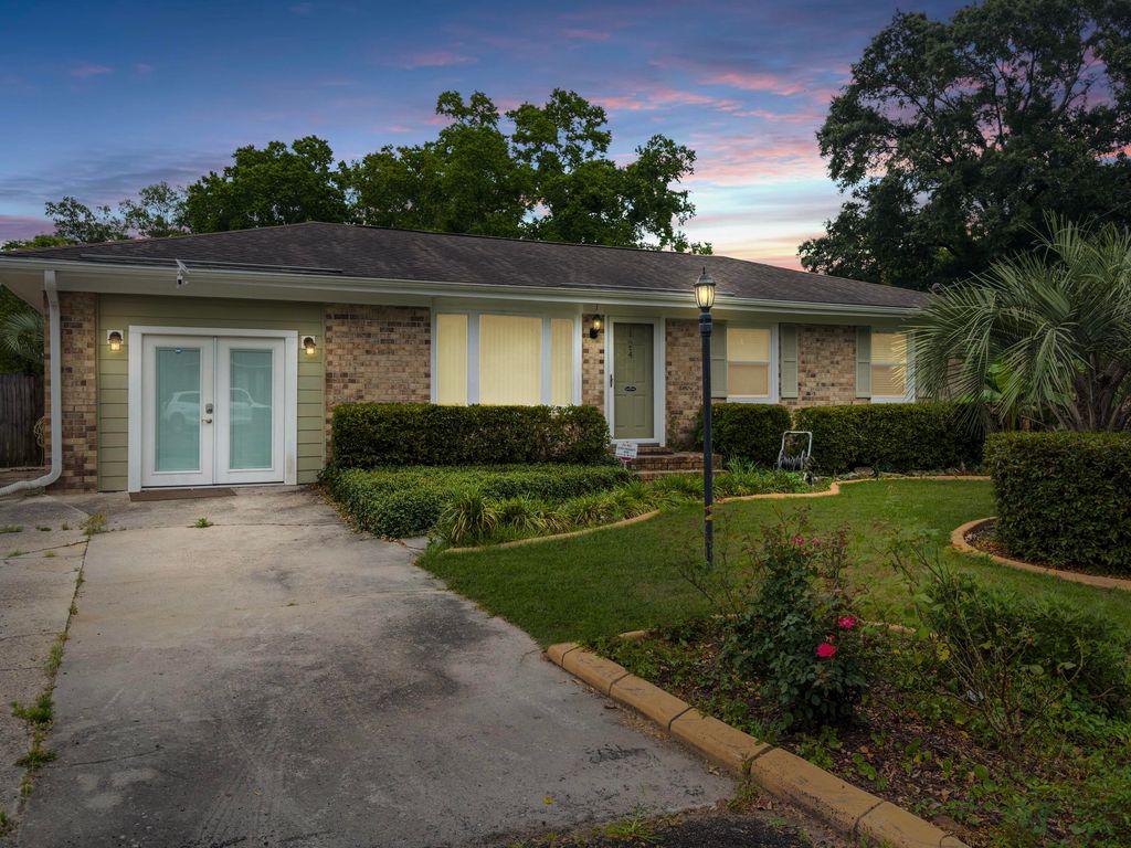 Photo of 124 Kathryn Drive, Goose Creek, SC 29445 (MLS # 26015349)