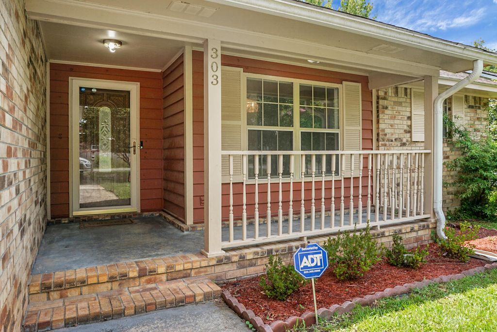 Photo of 303 E Pandora Drive, Goose Creek, SC 29445 (MLS # 26019924)