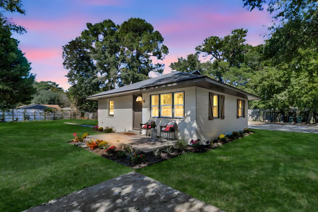 Photo of 635 Sequoia Street, Charleston, SC 29407 (MLS # 25029196)