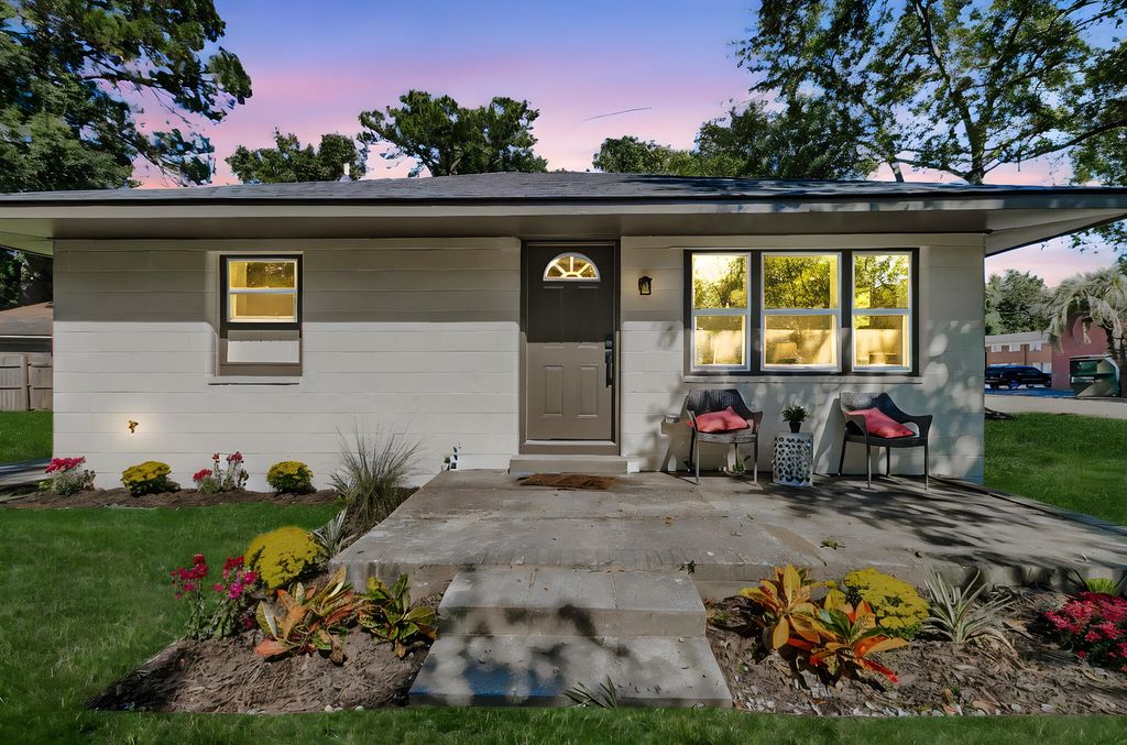 Photo of 635 Sequoia Street, Charleston, SC 29407 (MLS # 25029196)