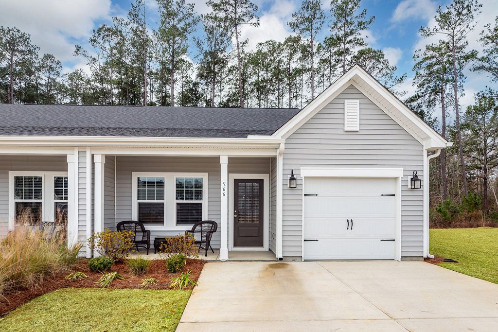 Photo of 966 Dusk Drive, Summerville, SC 29486 (MLS # 25033208)