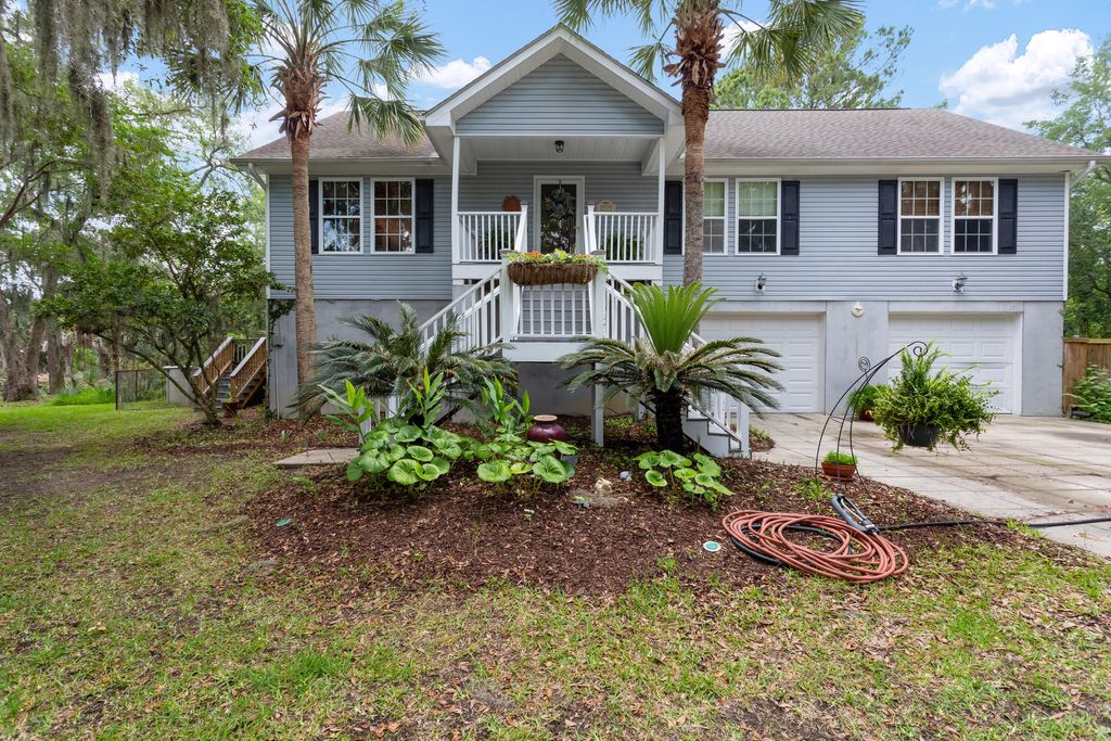 Photo of 1604 Macoma Road, Mount Pleasant, SC 29466 (MLS # 26012882)