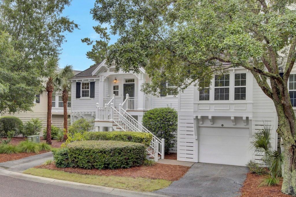 Photo of 1536 Sea Palms Crescent, Mount Pleasant, SC 29464 (MLS # 26007334)