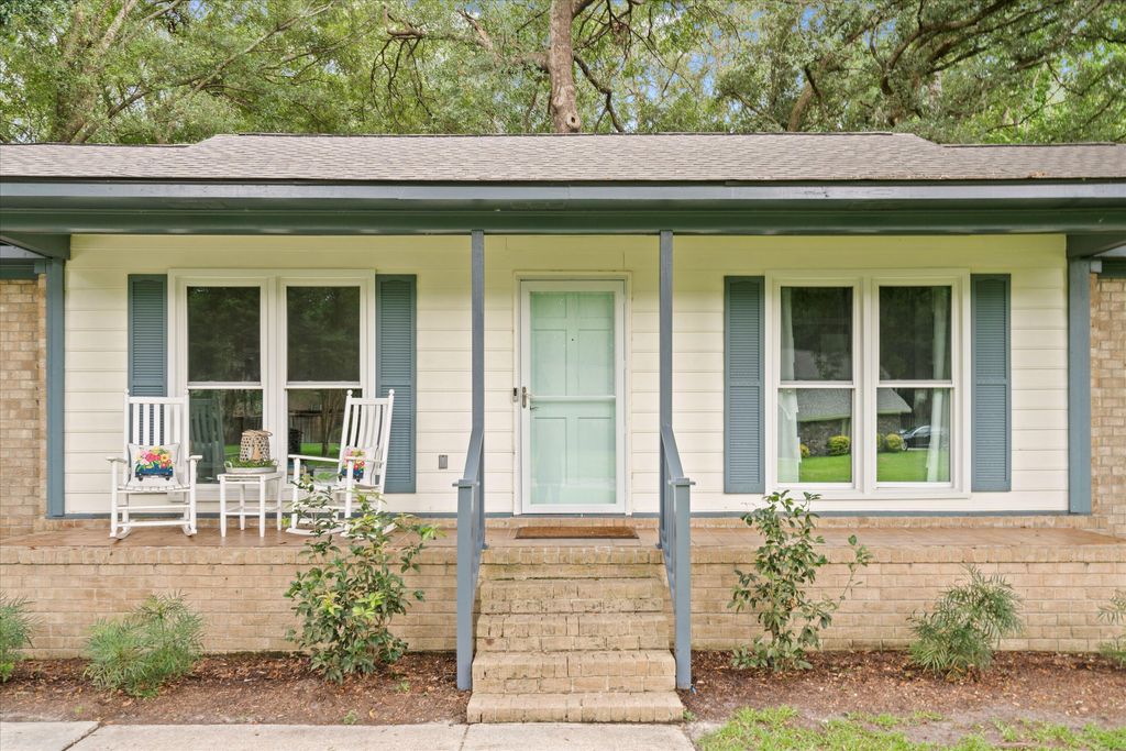 Photo of 214 Turtle Cove Road, Summerville, SC 29485 (MLS # 26007239)