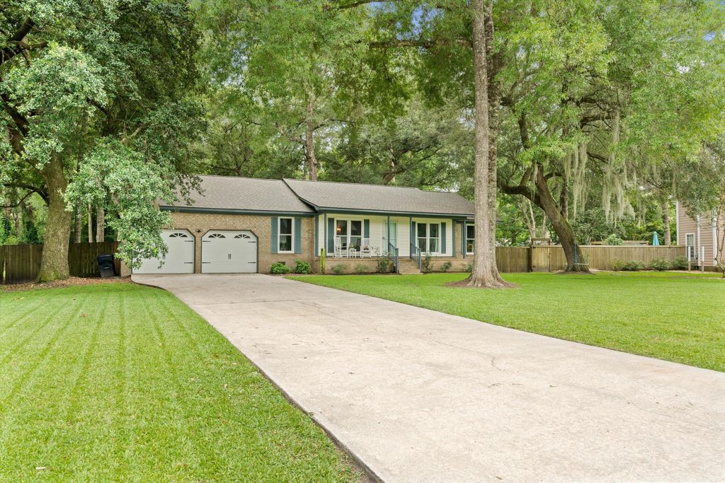 Photo of 214 Turtle Cove Road, Summerville, SC 29485 (MLS # 26007239)