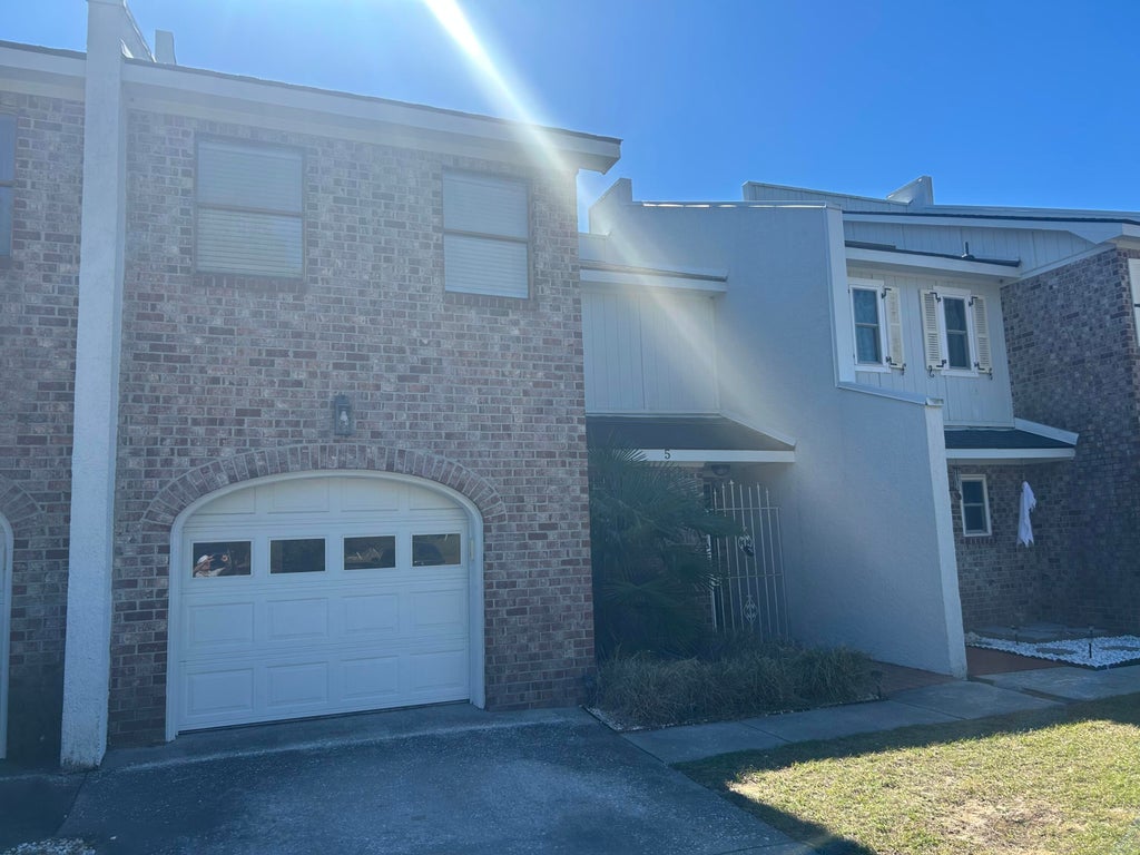 Photo of 5 Poets Corner, Charleston, SC 29412 (MLS # 26029442)