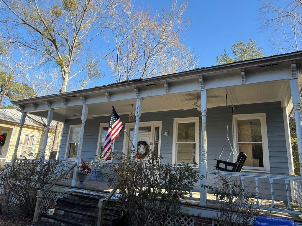 Photo of 123 Pressley Avenue, Summerville, SC 29483 (MLS # 26001804)