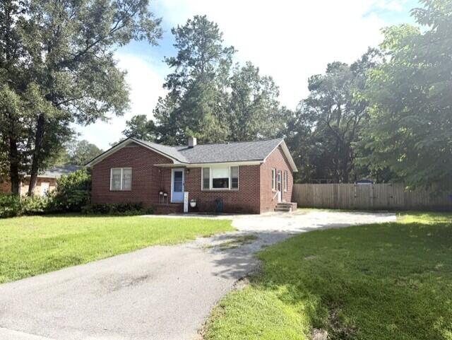 2703 N Oakridge Circle