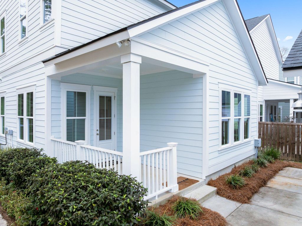 Photo of 103 Ilderton Street, Summerville, SC 29483 (MLS # 25032940)
