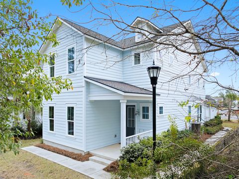 Photo of 103 Ilderton Street, Summerville, SC 29483 (MLS # 25032940)