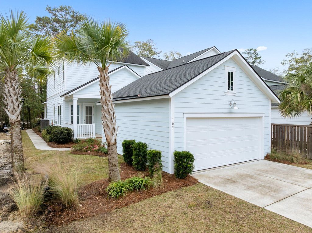 Photo of 103 Ilderton Street, Summerville, SC 29483 (MLS # 25032940)