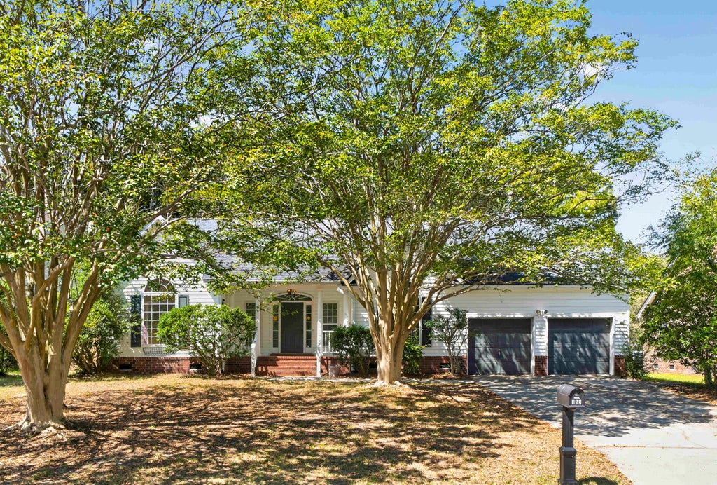 Photo of 112 Oyster Point Row, Charleston, SC 29412 (MLS # 26026464)