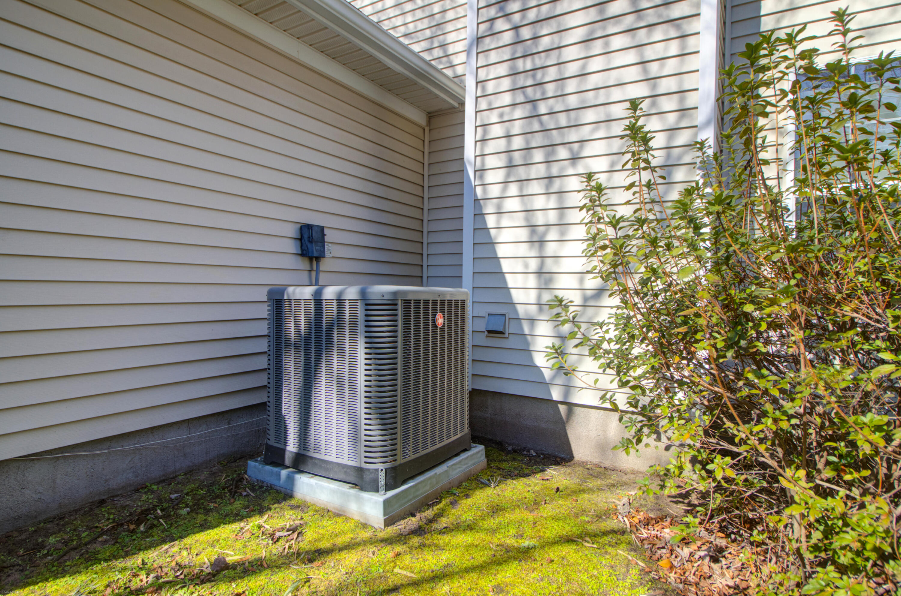 4084 Laurelwood Drive