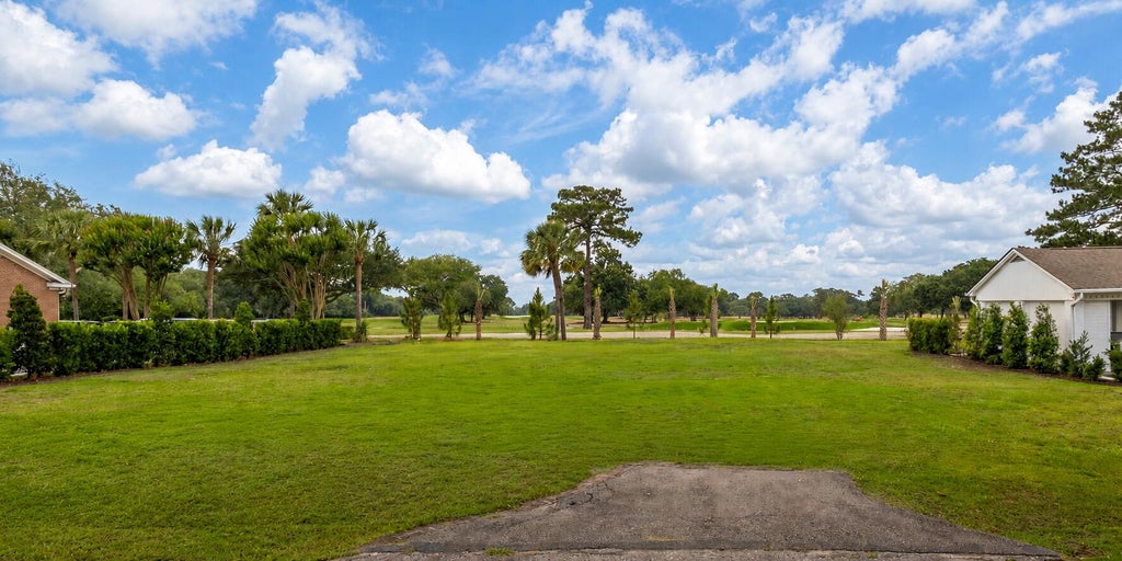 Photo of 1552 Fairway Drive, Charleston, SC 29412 (MLS # 26016168)
