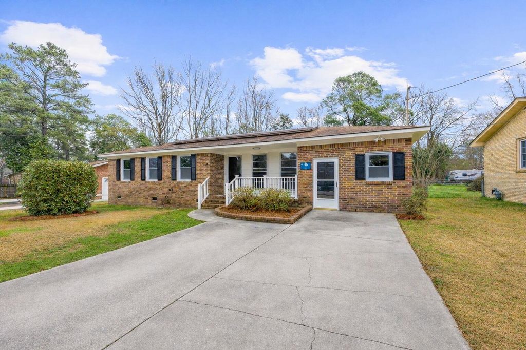 Photo of 204 Falcon Drive, Summerville, SC 29485 (MLS # 26005703)