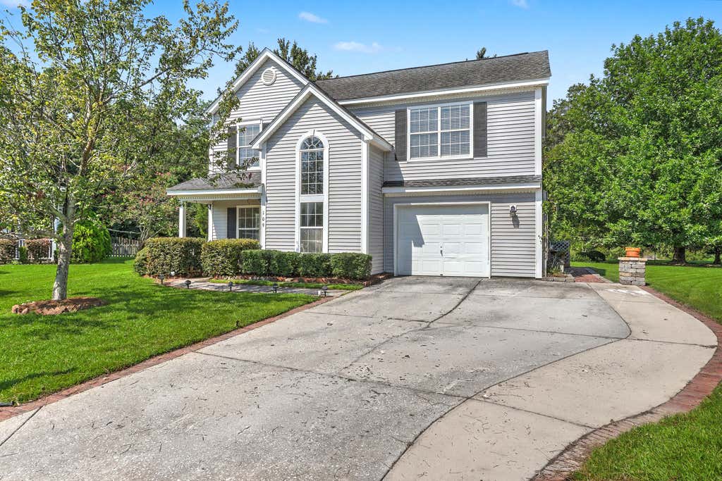 Photo of 109 Creekside Drive, Summerville, SC 29485 (MLS # 26024206)