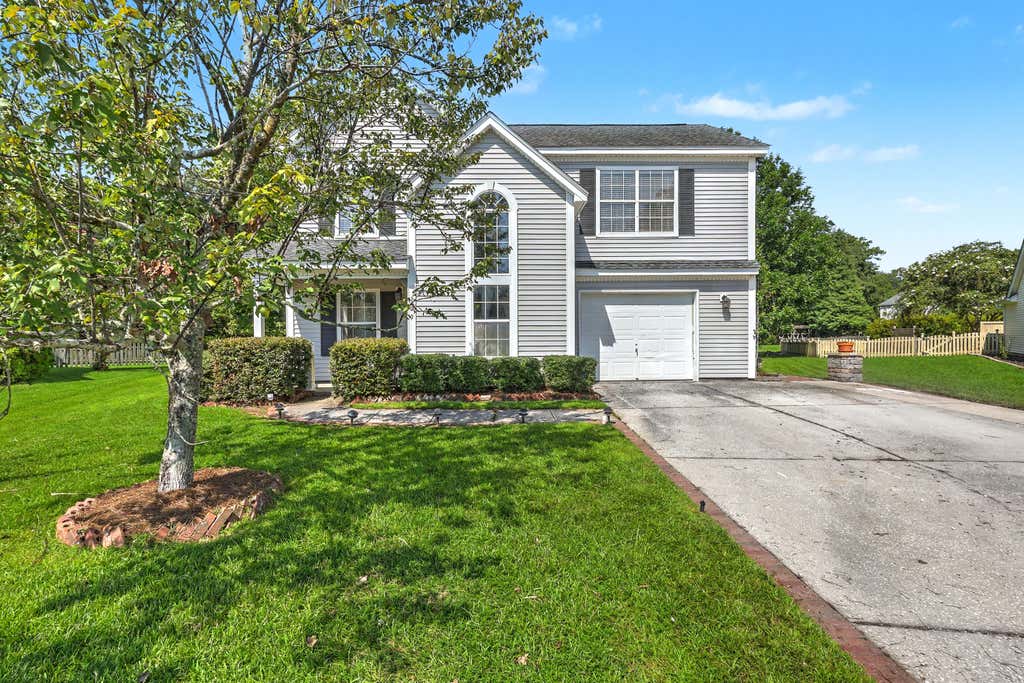 Photo of 109 Creekside Drive, Summerville, SC 29485 (MLS # 26024206)