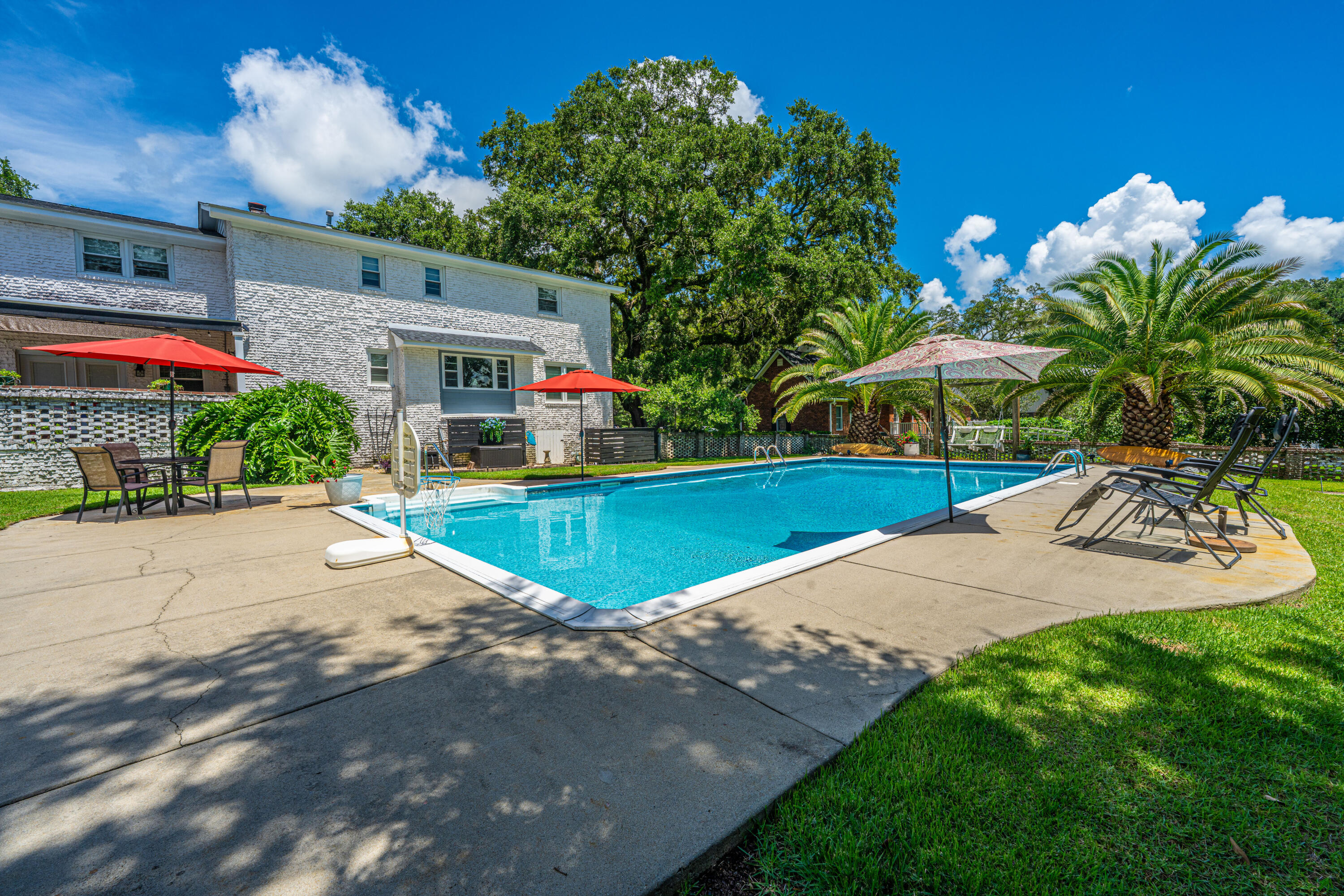 113 The Oaks Avenue