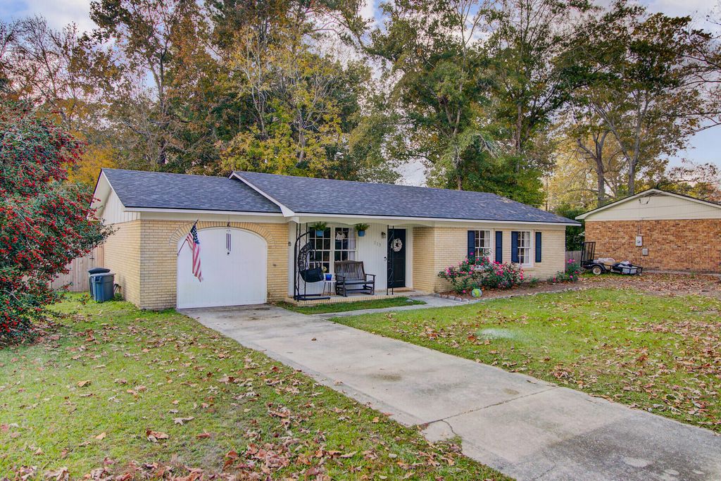 Photo of 113 Sprucewood Drive, Summerville, SC 29485 (MLS # 25031179)
