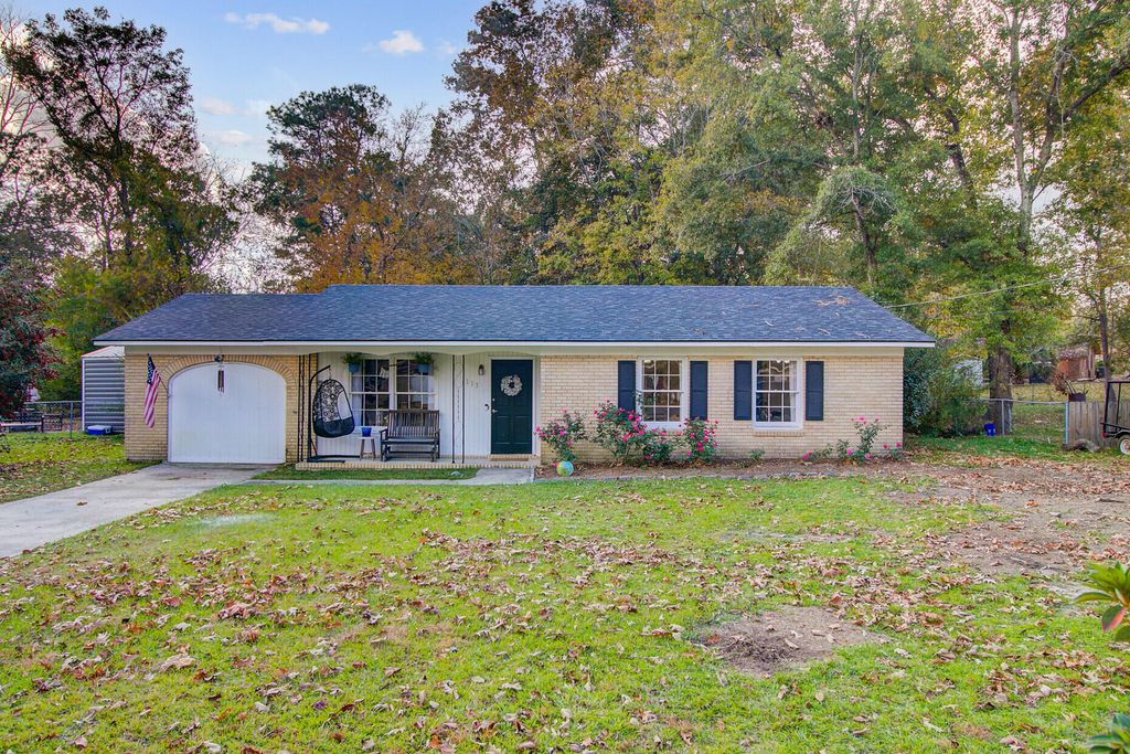 Photo of 113 Sprucewood Drive, Summerville, SC 29485 (MLS # 25031179)