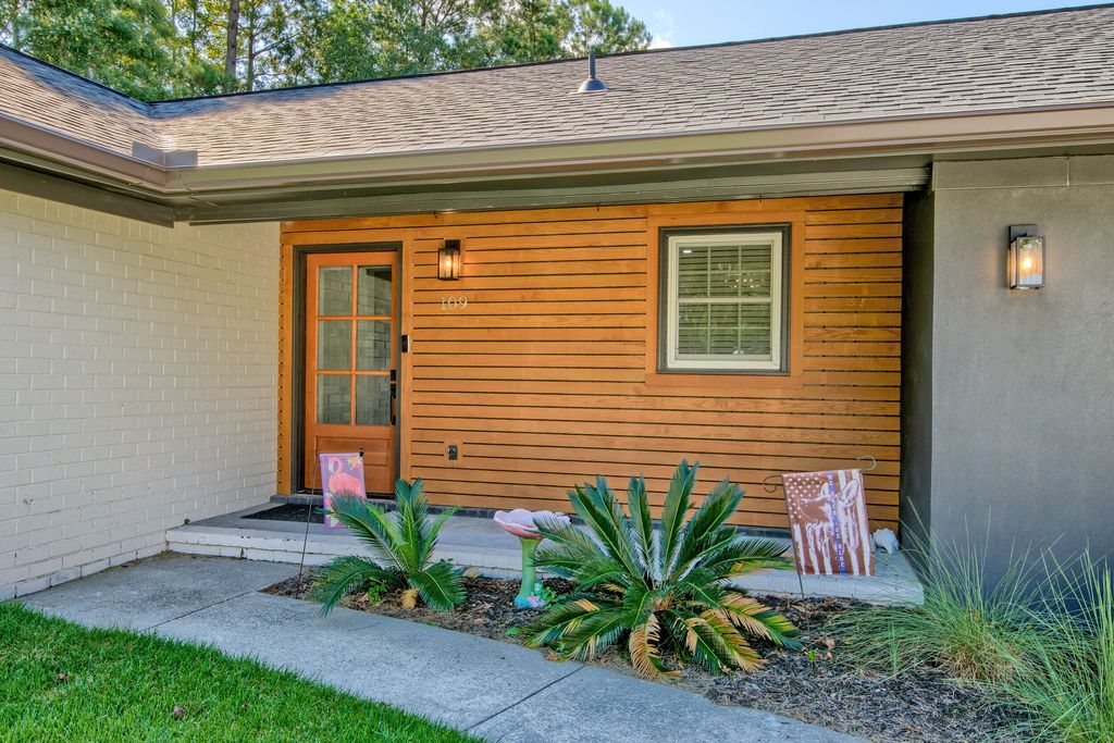 Photo of 109 Sundance Court, Summerville, SC 29486 (MLS # 25026684)