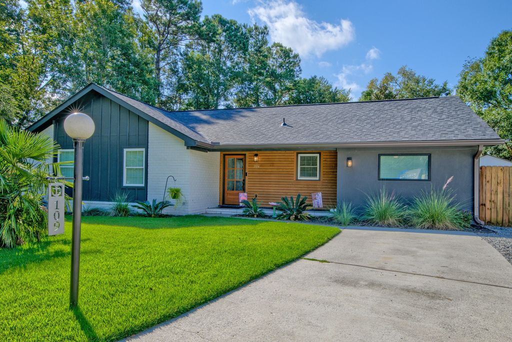 Photo of 109 Sundance Court, Summerville, SC 29486 (MLS # 25026684)