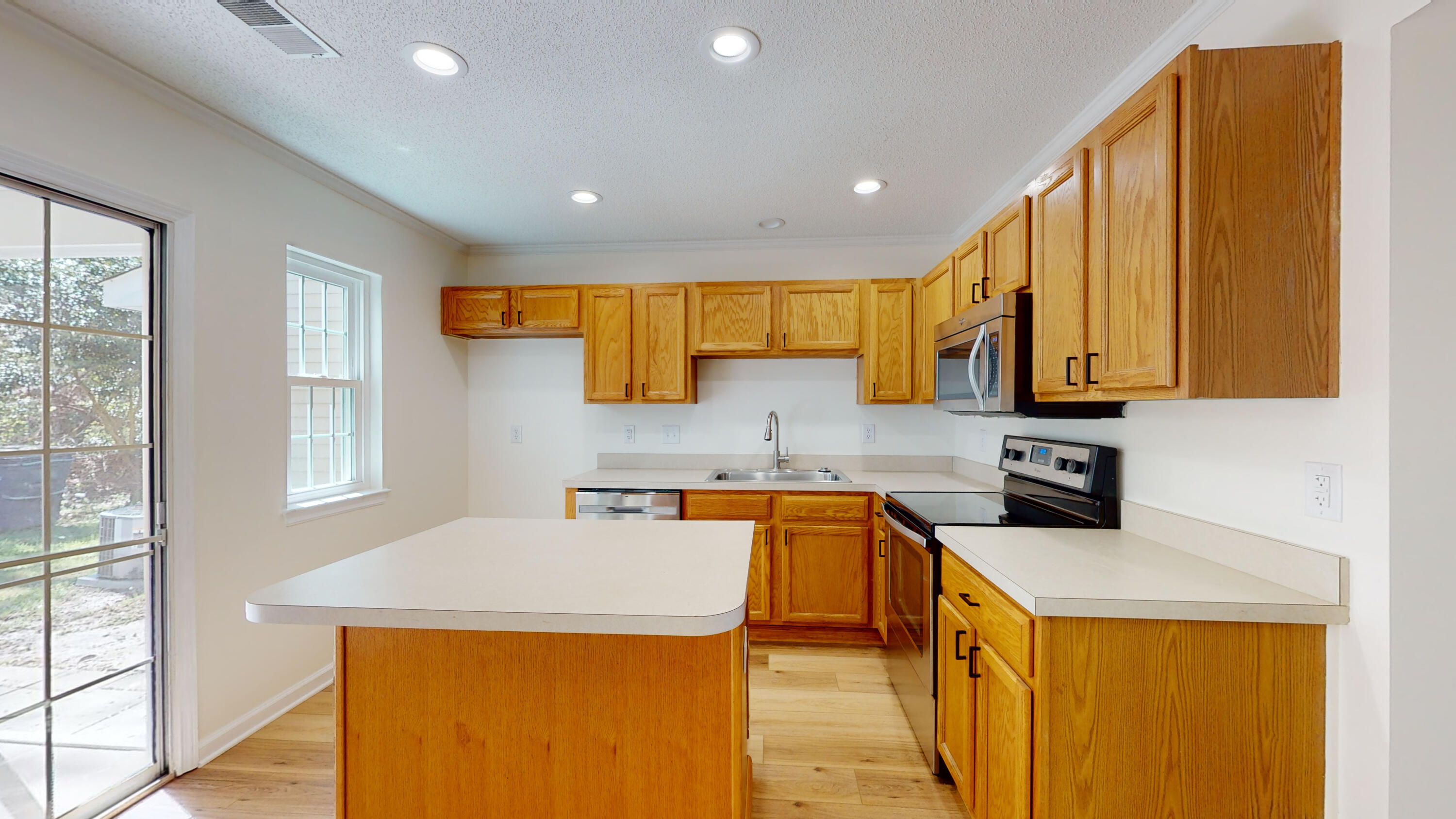 Photo 7 of 34 of 7926 Shadow Oak Drive townhome