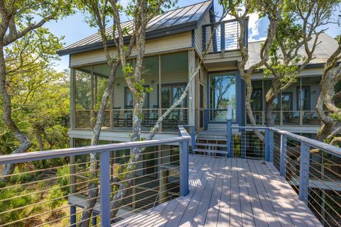 A home in Dewees Island