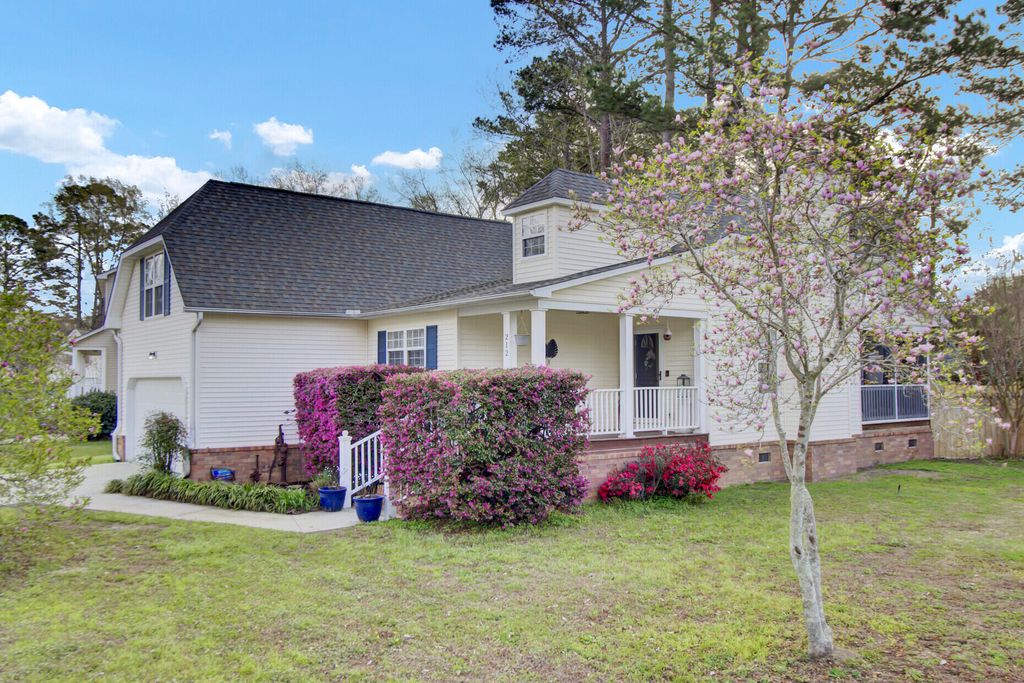 Photo of 212 Thames Avenue, Summerville, SC 29485 (MLS # 26007280)