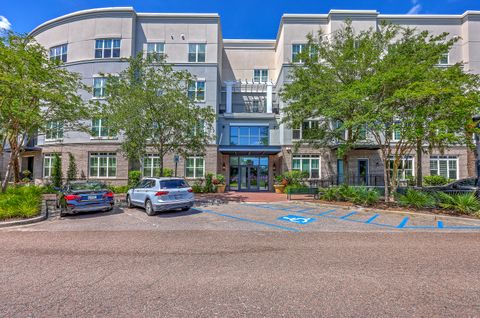 Photo of 200 River Landing Drive #307b, Charleston, SC 29492 (MLS # 25016974)